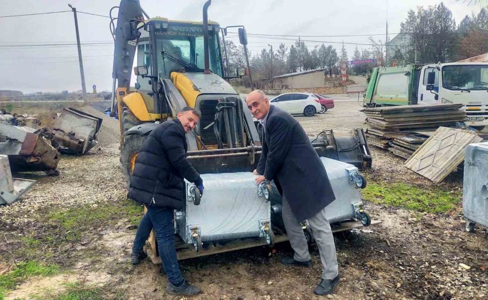 İlçe Özel İdaresine Hibe Yeni Çöp Toplama Kamyonu Ve 65 Çöp Konteyneri