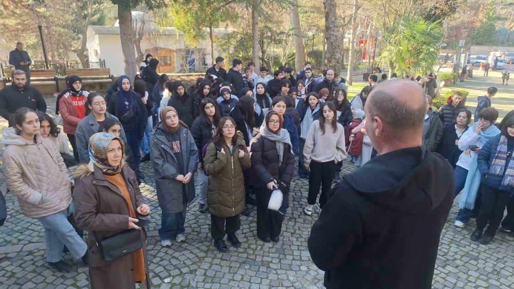 Şeyh Edebali Türbesi Yarıyıl Tatilinde Ziyaretçi Akınına Uğruyor