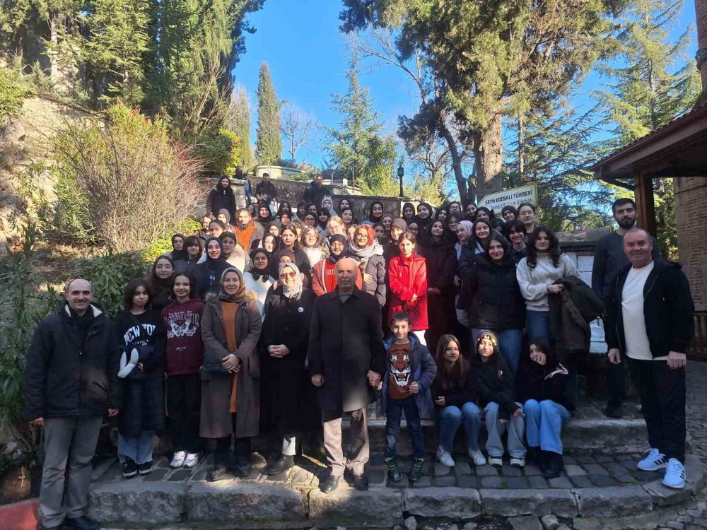 Şeyh Edebali Türbesi Yarıyıl Tatilinde Ziyaretçi Akınına Uğruyor