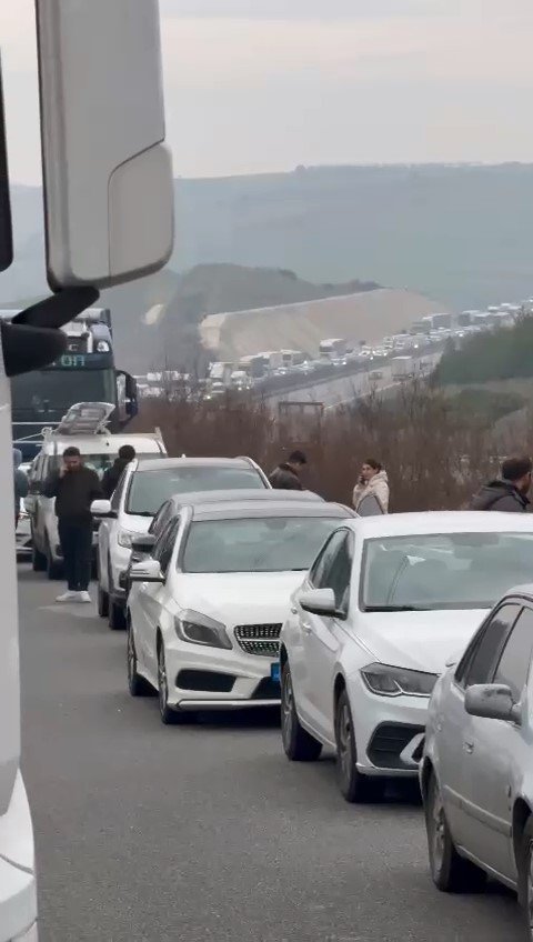 Tanker Devrildi, Otoban Trafiğe Kapandı