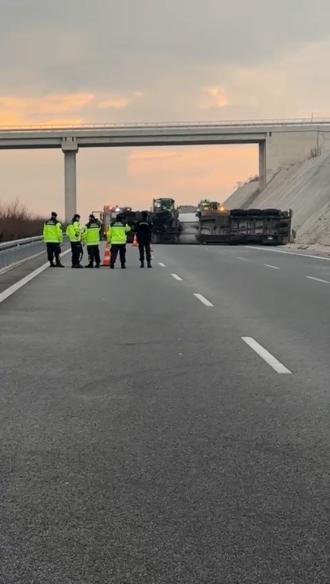 Tanker Devrildi, Otoban Trafiğe Kapandı