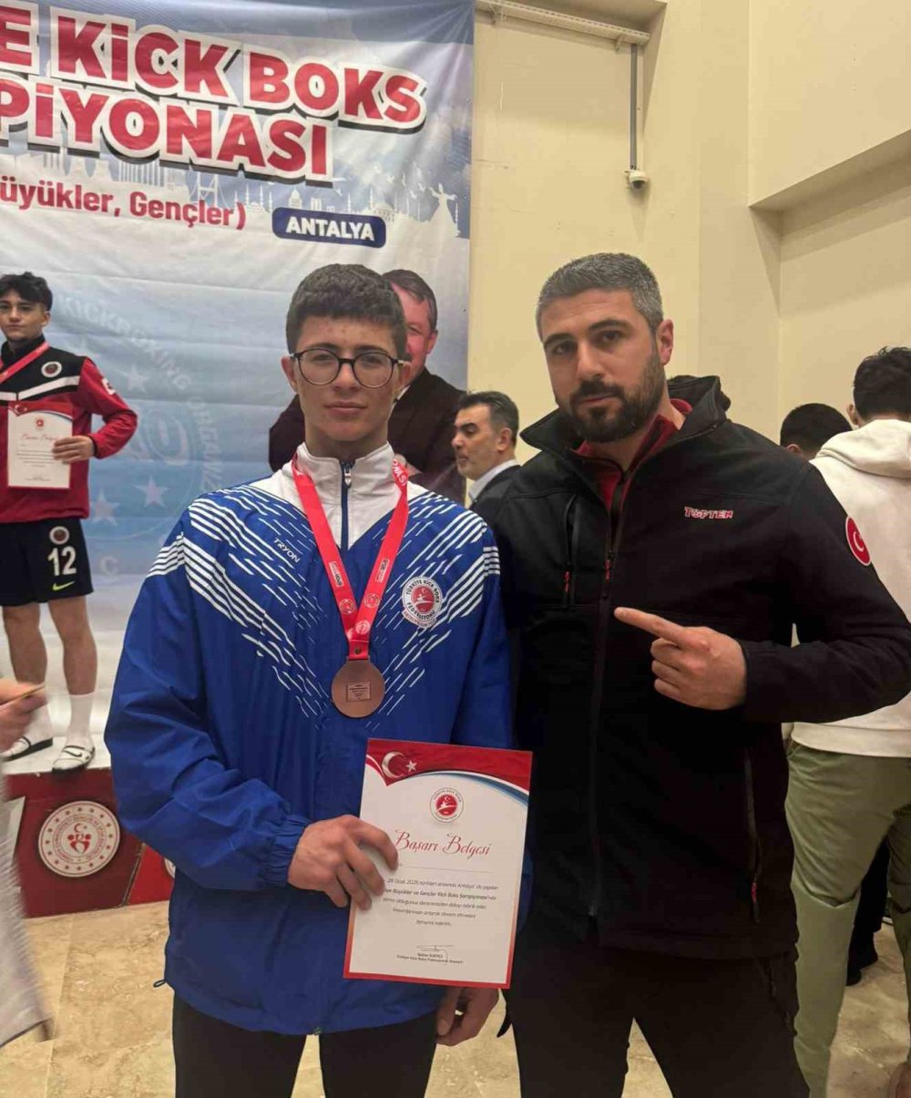 Bilecikli Sporcu Türkiye Kick Boks Şampiyonası’nda 3. Oldu