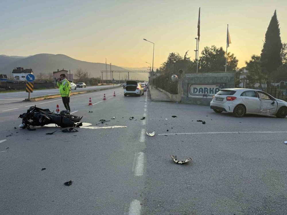 18 Yaşındaki Motosikletli Genci Hayattan Koparan Kaza Kamerada