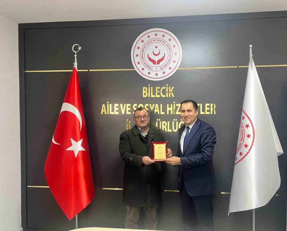 Emekliliğe Ayrılan Personellere Plaketleri Verildi