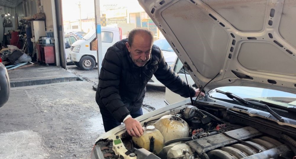 Hiç Tanımadığı Kişi Tarafından Bıçaklandı, Polisin Hayat Kurtaran Müdahalesi Kamerada