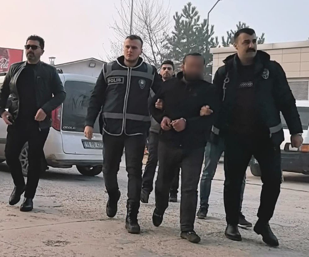 Evi Kundakladı, Kundakladığı Evde 24 Saat Direndi En Son Teslim Oldu