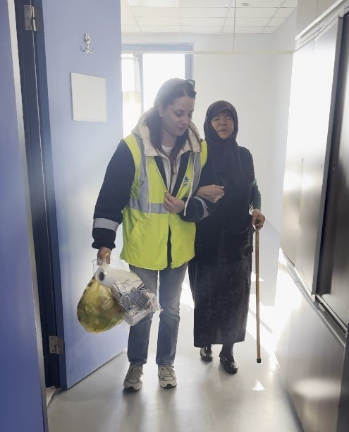 Kaybettiği Çantanın Yenisini Alıp Yüzünde Tebessüm Oluşturdular