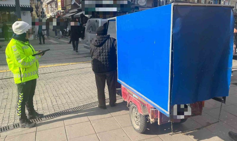 Trafik Polisi 78 Sürücü Ve Araca İşlem Uygulandı