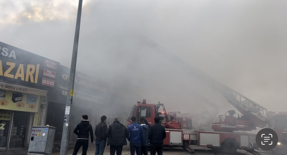 2 İş Yerini Küle Çeviren Yangın Kontrol Altına Alındı