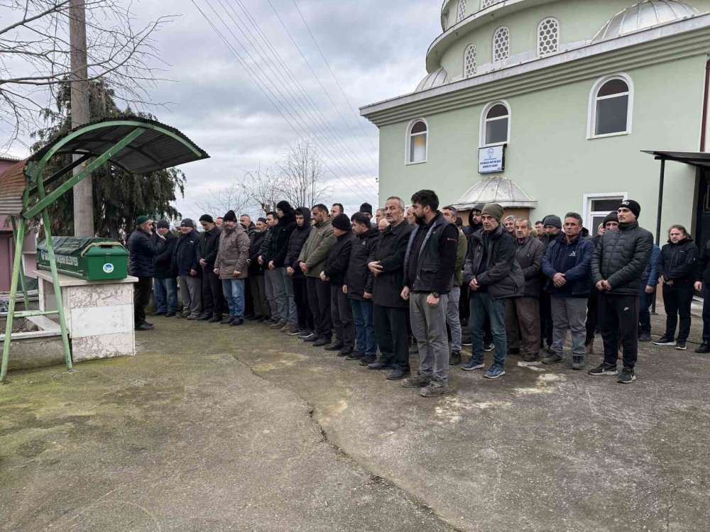 Oğlu Tarafından Tüfekle Öldürülen Anne Son Yolculuğuna Uğurlandı