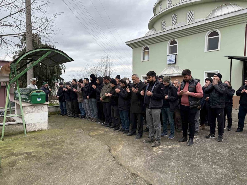 Oğlu Tarafından Tüfekle Öldürülen Anne Son Yolculuğuna Uğurlandı