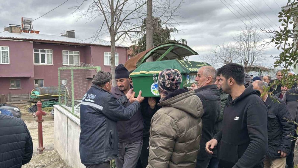 Oğlu Tarafından Tüfekle Öldürülen Anne Son Yolculuğuna Uğurlandı