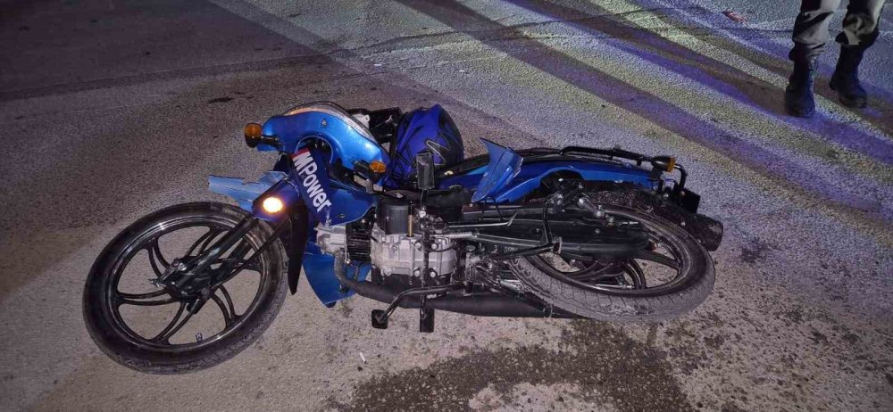 Plakasız Motosikletini Kasksız Kullanırken Kaza Yapıp Ağır Yaralandı, 50 Bin Lira Ceza Kesildi