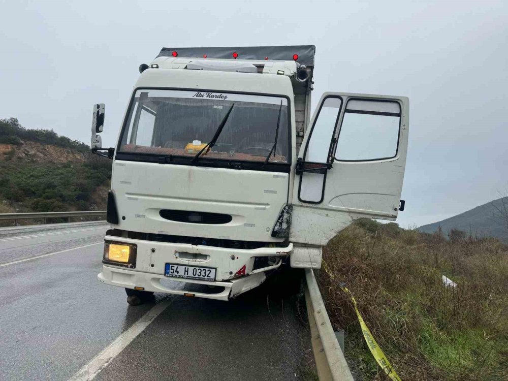 Uçurumdan Uçtuğunu Zanneden Sürücü Araçtan Atladı