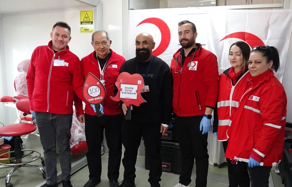 Genel Cerrahi Uzmanı Dr. Kerem Keskin, 100’üncü Kan Bağışında Bulundu