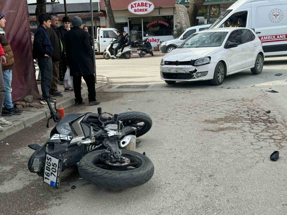 İznik’te Otomobille Çarpışan Motosikletli Yaralandı