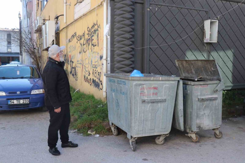 Yerlere Çöp Atanlara Kızdı, Sokaktaki Direklere Ve Duvarlara Bakın Ne Yazdı