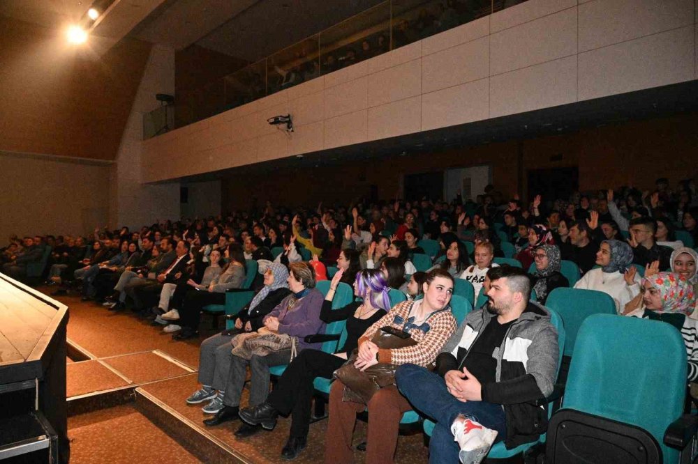 Bozüyük’te Doğaçlama Tiyatro Oyunu