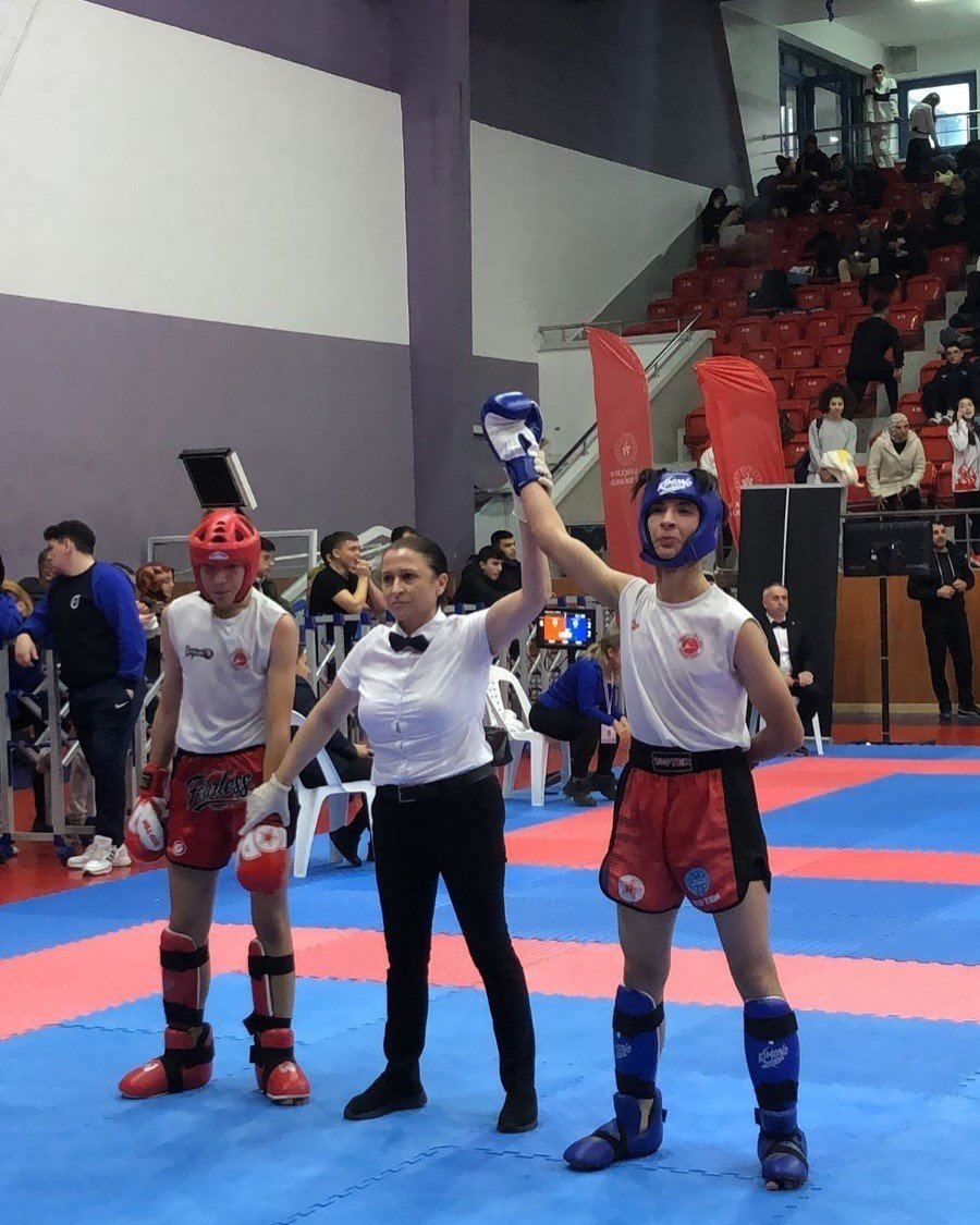 Genç Sporcular Türkiye Kick Boks Şampiyonası’ndan Madalyalarla Döndü