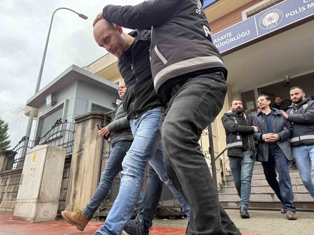 21 Yaşındaki Genci Öldüren Ve Saklanmasına Yardım Eden Şüpheliler Adliyede