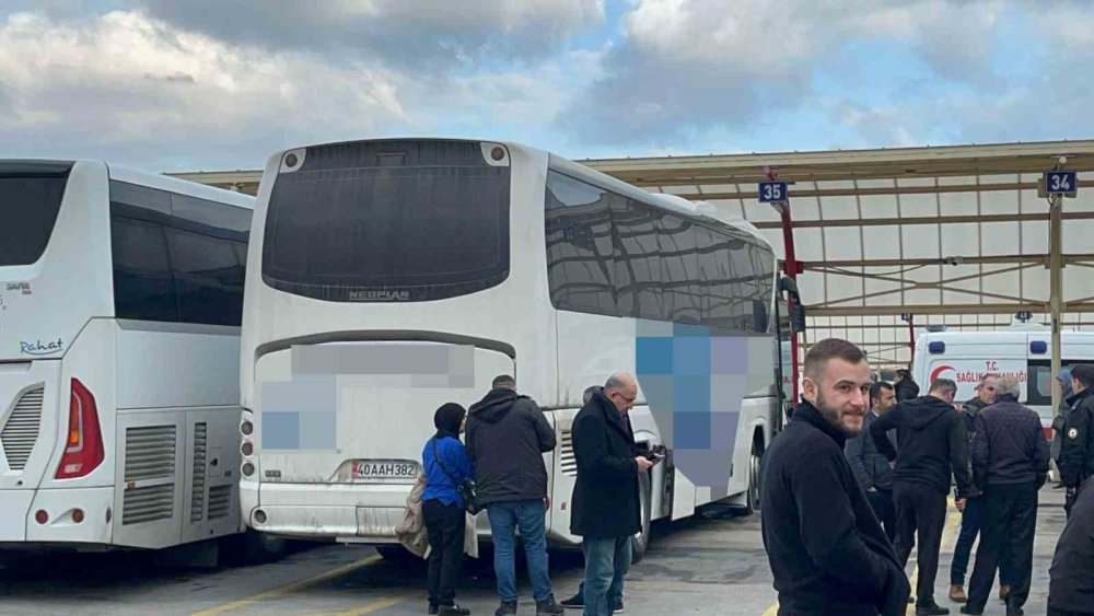 Herkes Onu Uyuyor Sandı Otobüs Mola Verince Öldüğü Anlaşıldı