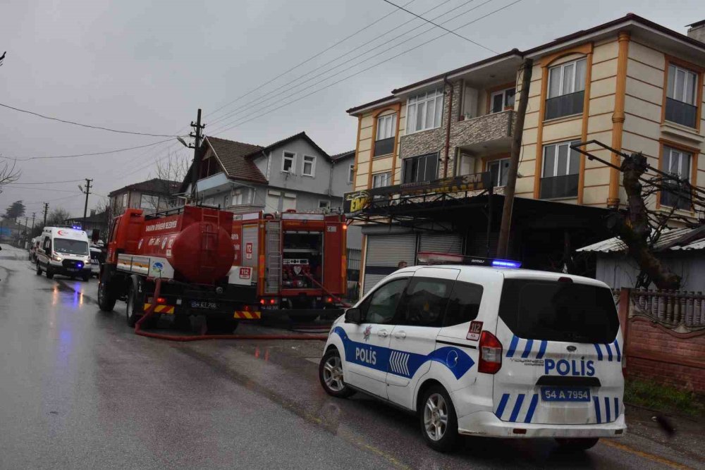 Oto Yıkamacıda Çıkan Yangında Dükkan Kullanılamaz Hale Geldi