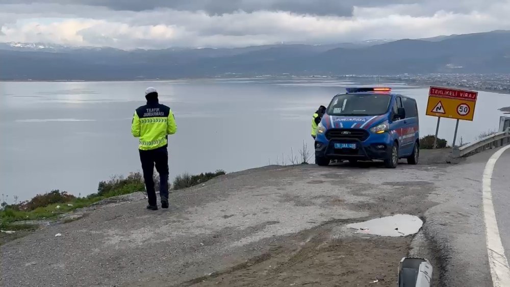 Uçurumdan Uçtu Araçtan Burnu Bile Kanamadan Çıktı