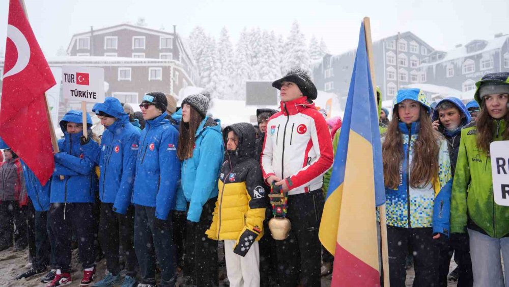 Genç Kayakçılar Piste Çıktı