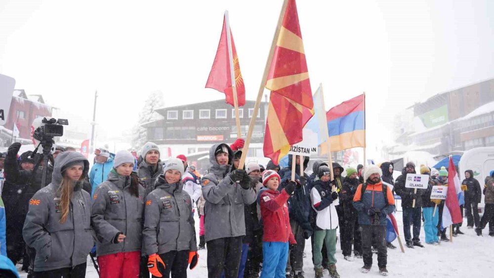 Genç Kayakçılar Piste Çıktı