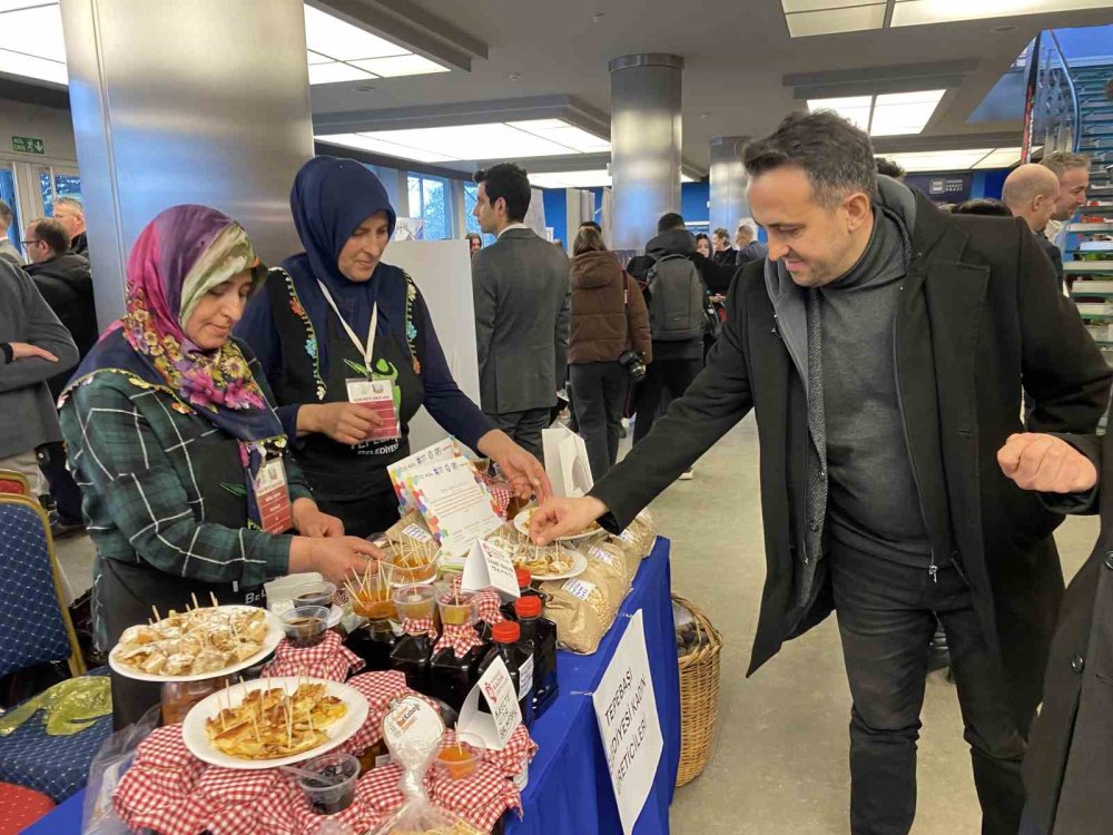 Kadınların Kendi Emekleriyle Ürettiği Ürünler Alıcılara Tanıtıldı