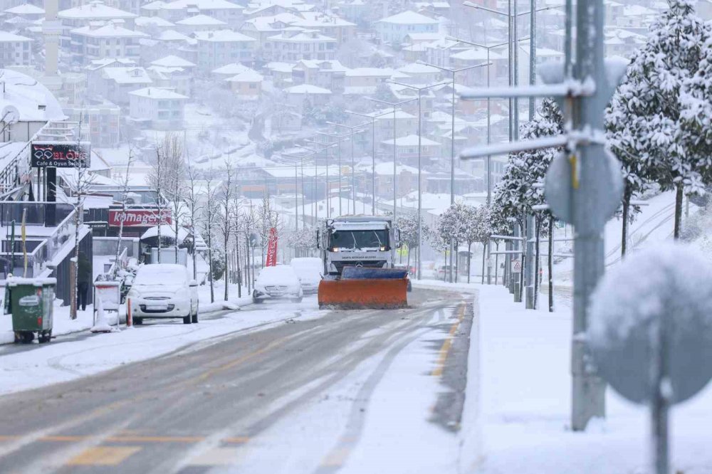 Kar Sebebi İle Kapanan 43 Grup Yolu Ulaşıma Açıldı