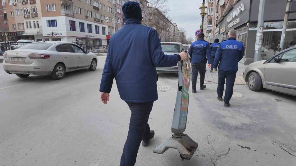 Zabıtadan Kaldırım İşgalcilerine Sıkı Denetim