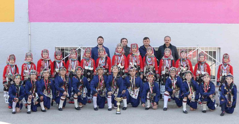 Minik Folklorcular, Birinci Oldu