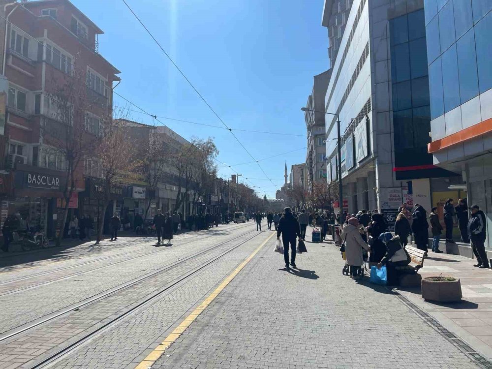 Güneşli Havanın Etkisiyle Vatandaşlar Yoğunluk Oluşturdu