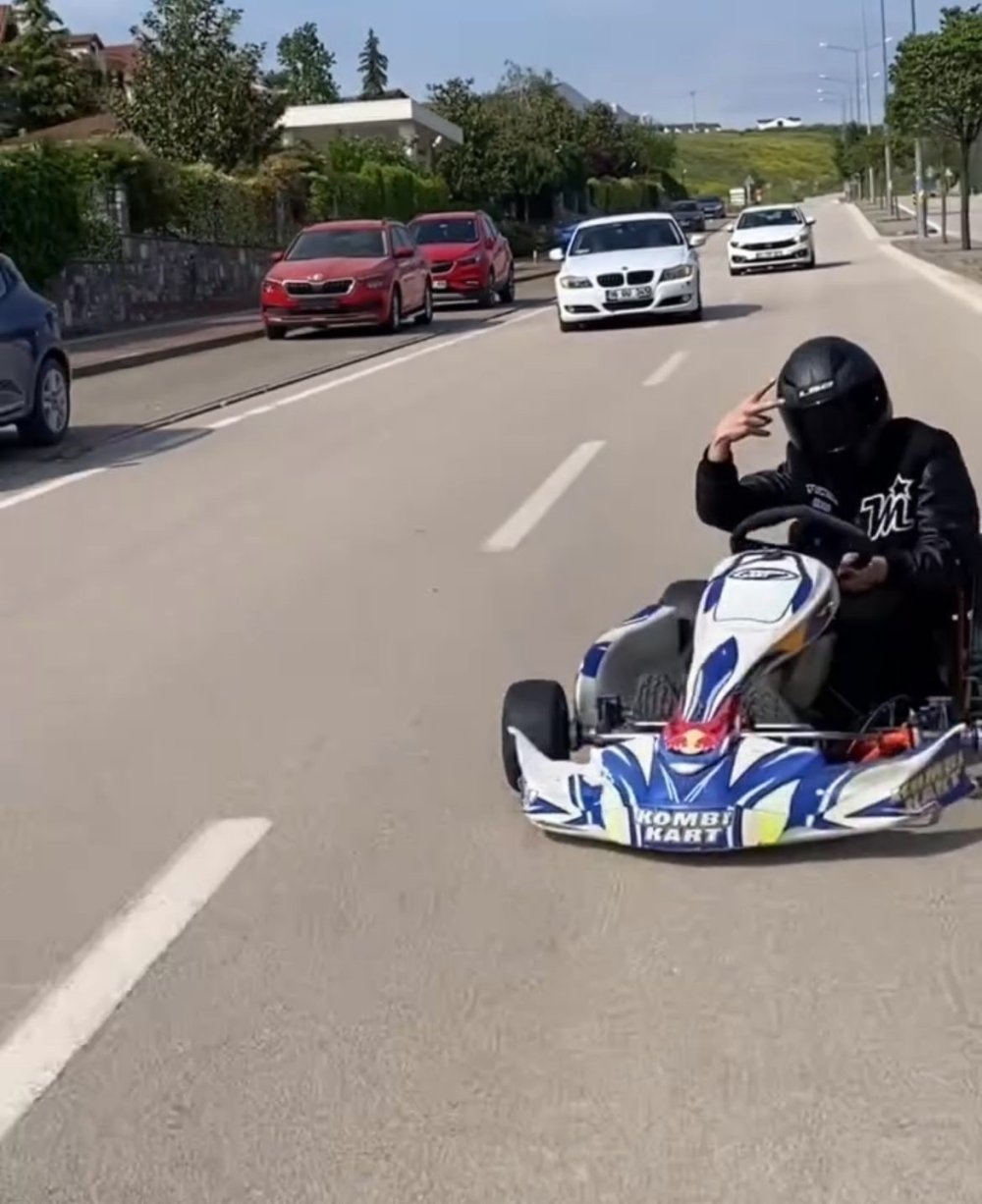 Go Kart Sürücüsü Trafiğe Çıkıp Drift Attı