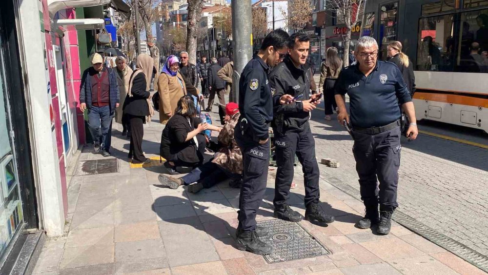 Aniden Yere Yığılan Adam Çevredekileri Korkuttu