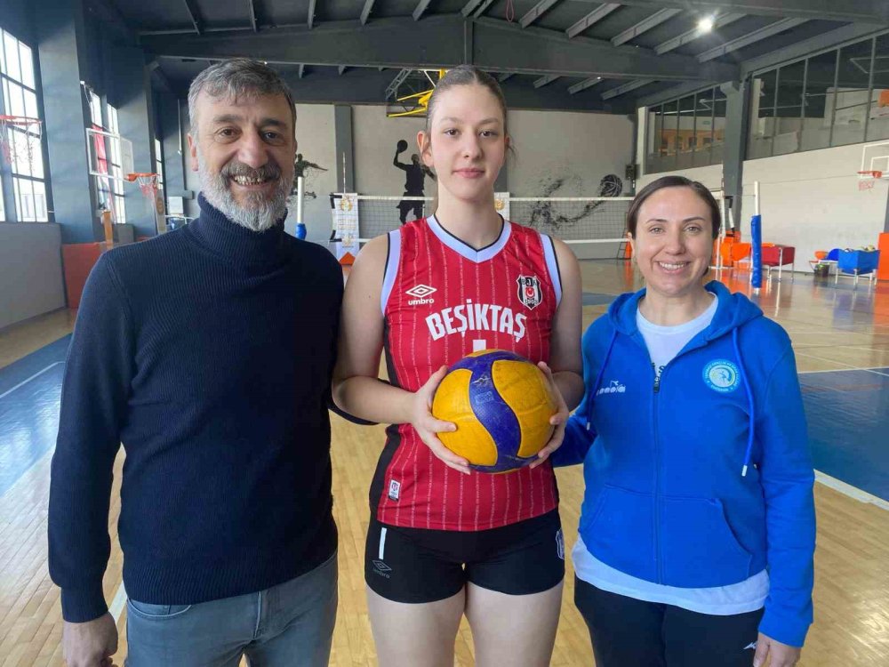 Babasından İlham Alıp Voleybola Başladı, 17 Yaşında Beşiktaş’a Transfer Oldu