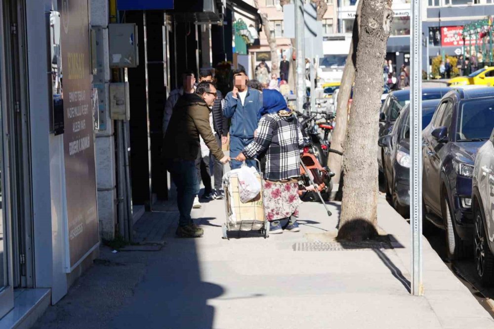 Dilenciler Zabıtanın Yakın Takibinde