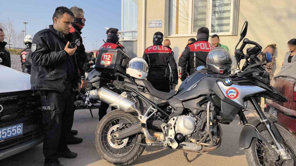 Polisin ’dur’ İhtarından Kaçan Otomobil, Uyuşturucu Yuvası Çıktı