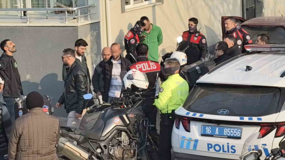 Polisin ’dur’ İhtarından Kaçan Otomobil, Uyuşturucu Yuvası Çıktı