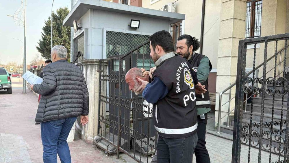 Komşu Cinayetinde 16 Yaşındaki Çocuk Ve Babası Tutuklandı