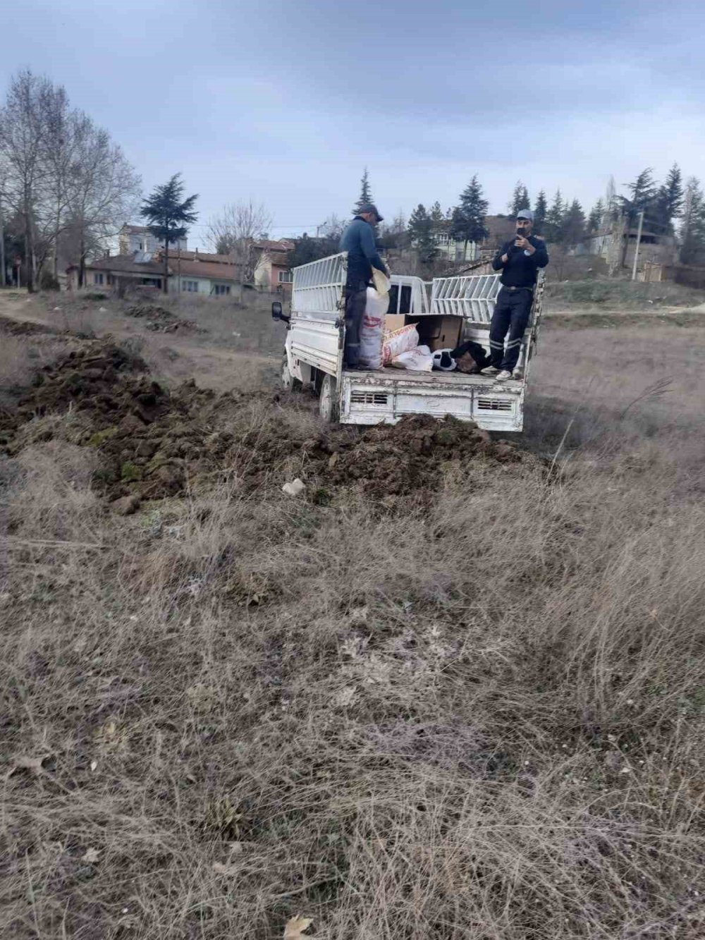 Mahalleye Çöp Döken 4 Şahsı Uyaran Muhtar Darp Edildi