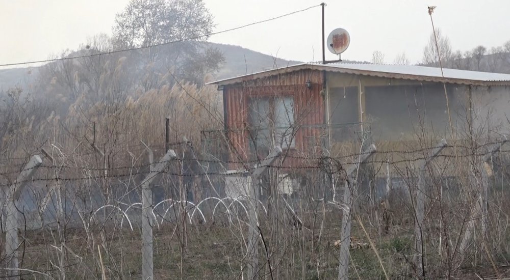 Arazide Çıkan Yangın Bahçe Evlerine Ulaşmadan Söndürüldü