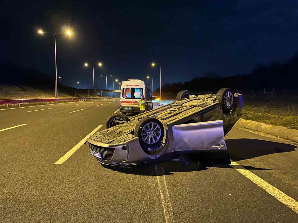 Önündeki Otomobile Arkadan Çarpan Araç Takla Attı